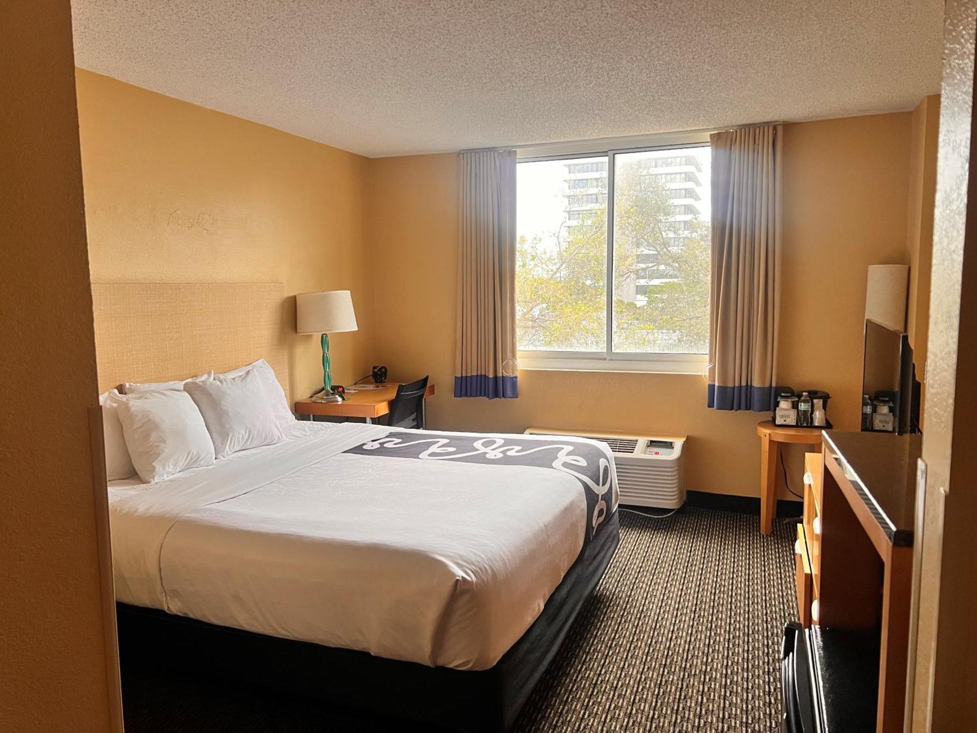 La Quinta By Wyndham West Palm Beach Airport Экстерьер фото