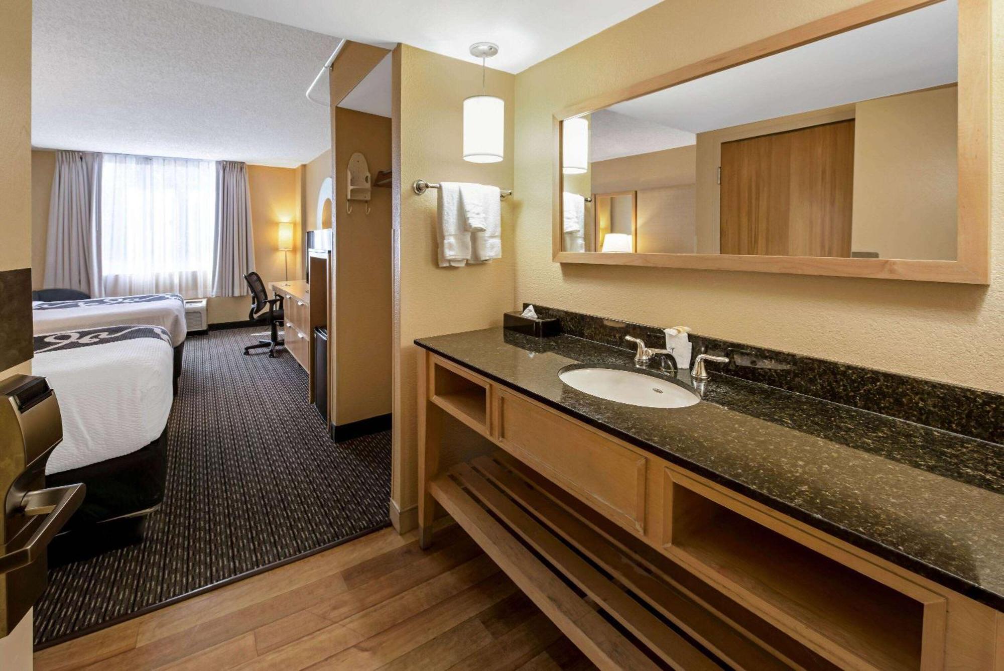 La Quinta By Wyndham West Palm Beach Airport Экстерьер фото