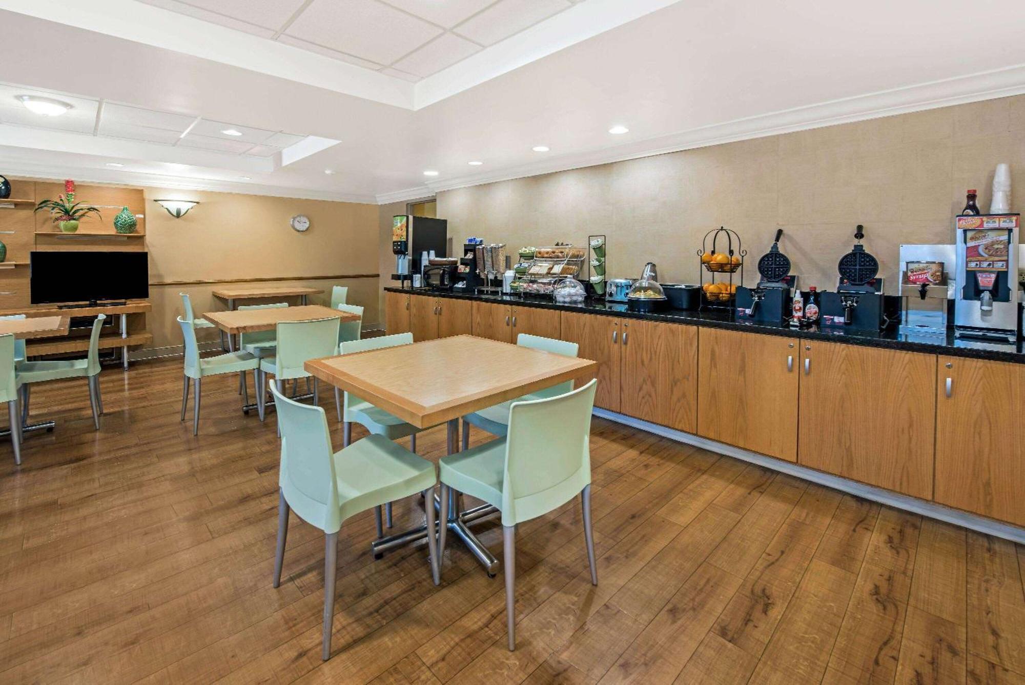 La Quinta By Wyndham West Palm Beach Airport Экстерьер фото